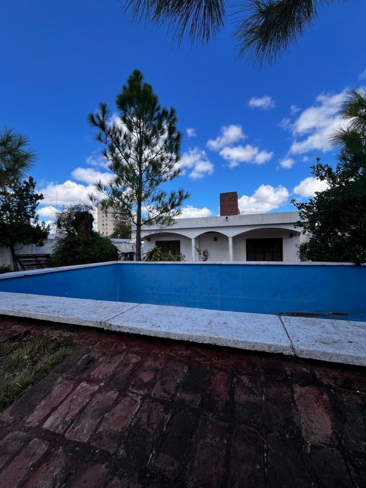 MARAVILLOSA CASA AMPLIA CON PARQUE Y PISCINA