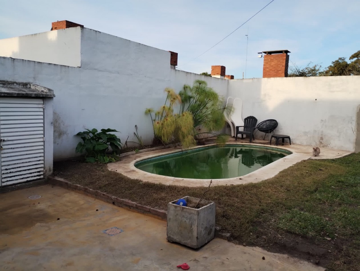 Pergamino Casa c/ pileta en venta - Bolivia al 1000