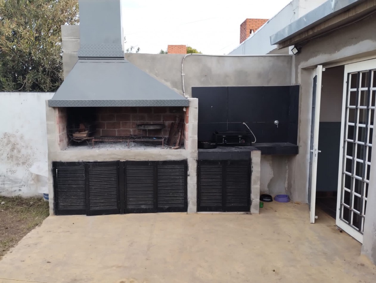 Pergamino Casa c/ pileta en venta - Bolivia al 1000