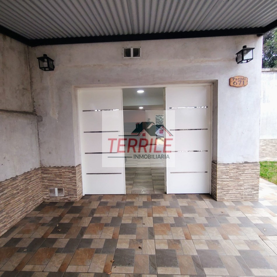 Excelente Casa c pileta sobre Av Pellegrini
