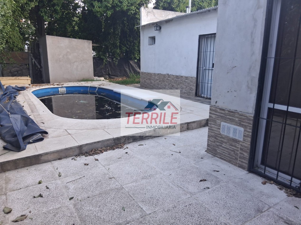 Excelente Casa c pileta sobre Av Pellegrini