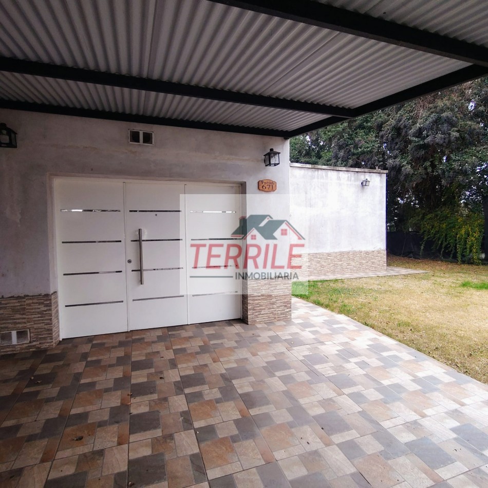 Excelente Casa c pileta sobre Av Pellegrini