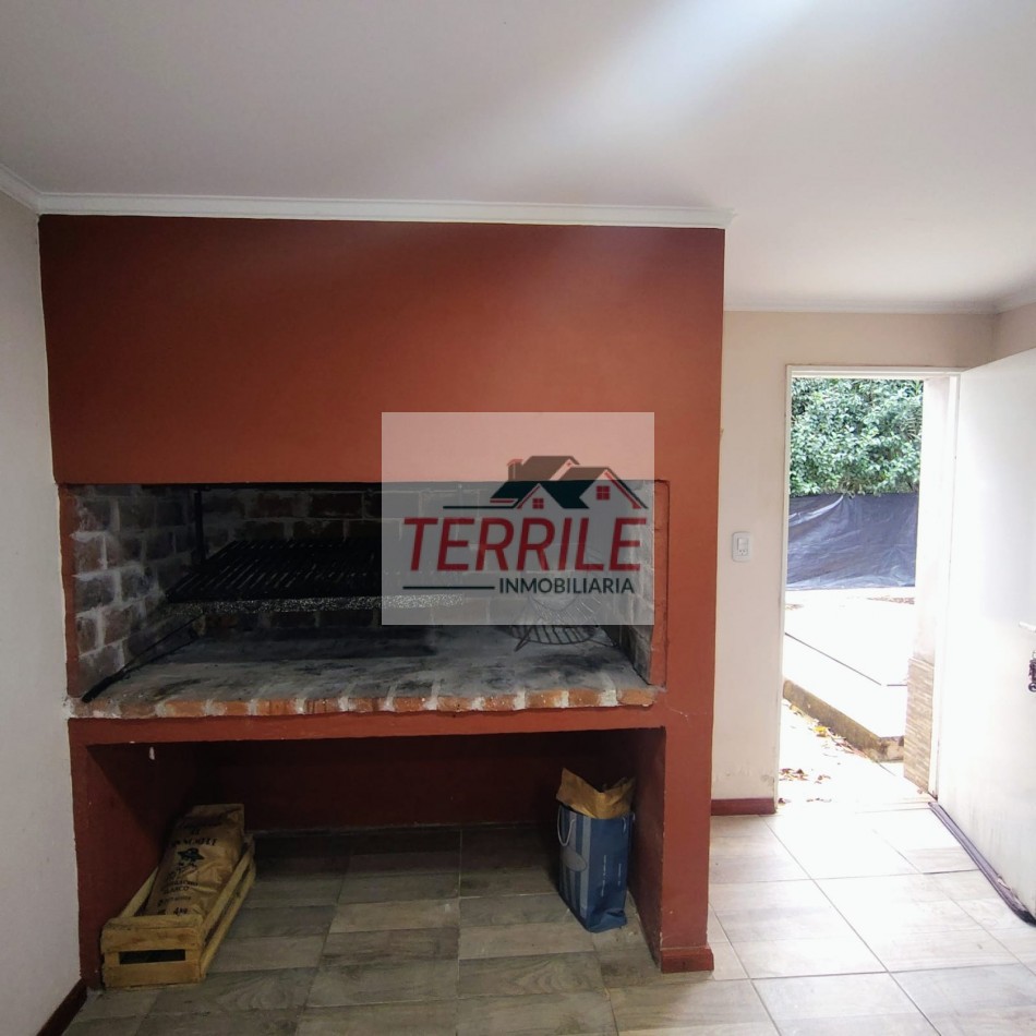 Excelente Casa c pileta sobre Av Pellegrini