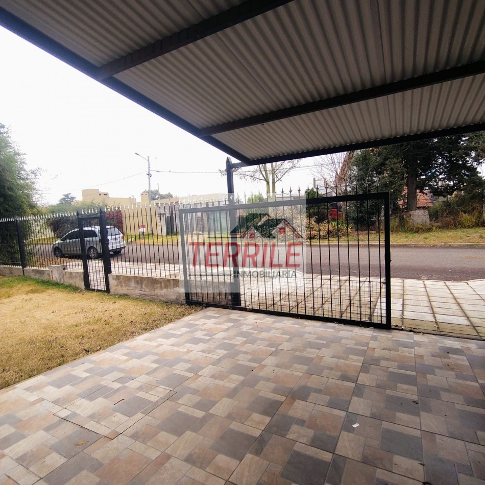 Excelente Casa c pileta sobre Av Pellegrini