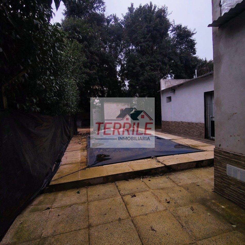 Excelente Casa c pileta sobre Av Pellegrini
