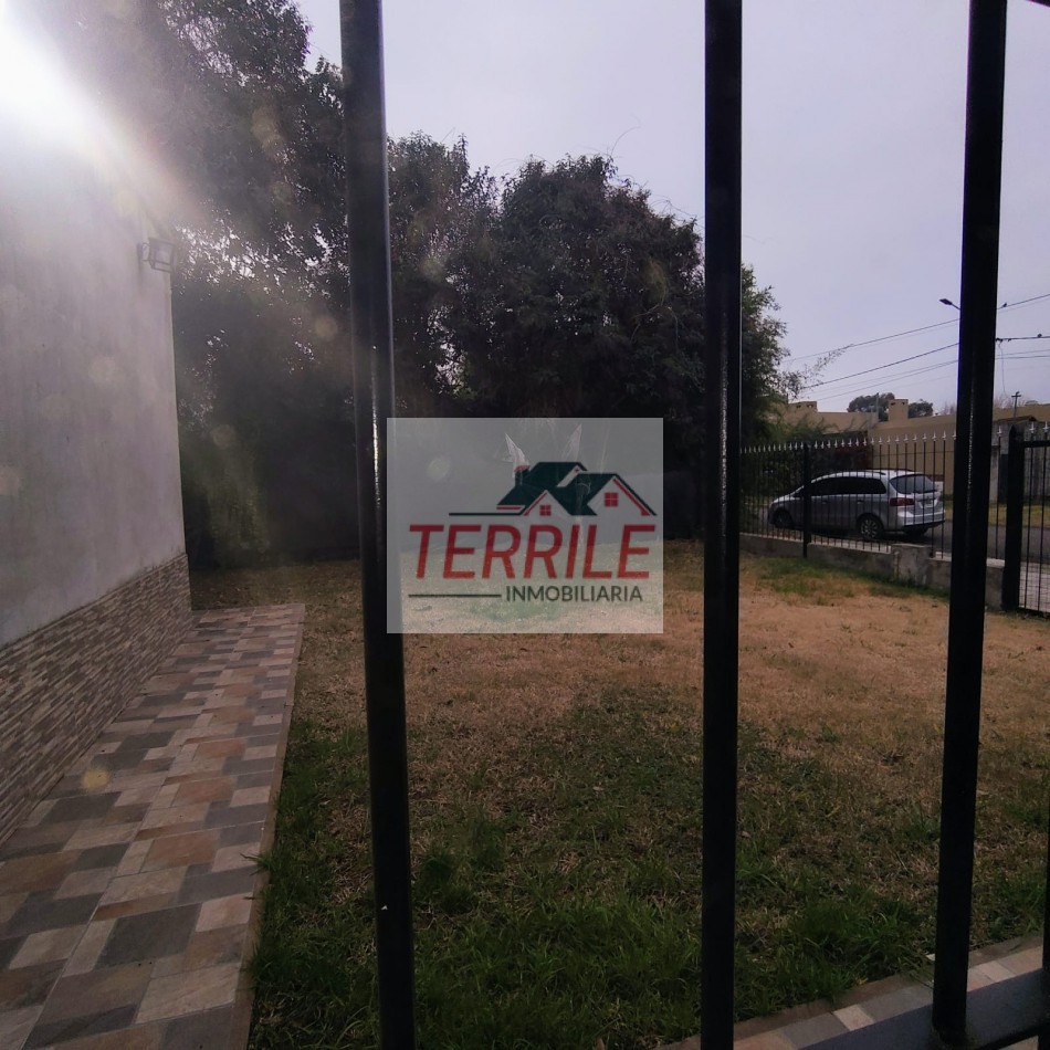 Excelente Casa c pileta sobre Av Pellegrini