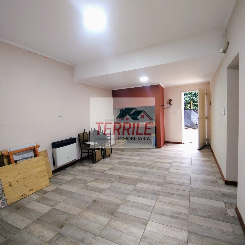 Excelente Casa c pileta sobre Av Pellegrini