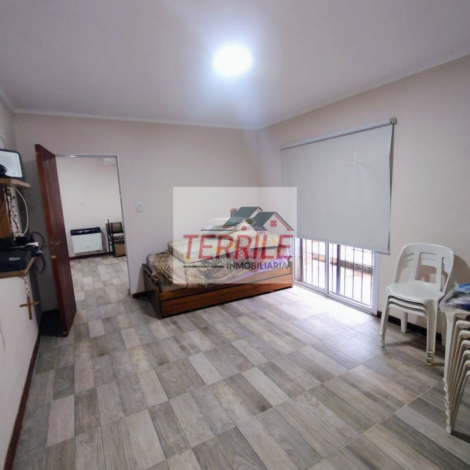 Excelente Casa c pileta sobre Av Pellegrini