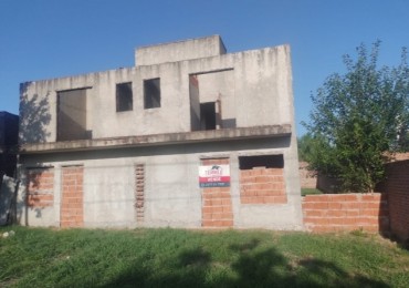 Pergamino Casa de 2 Plantas a terminar en venta  - Goyita Salas al 600 