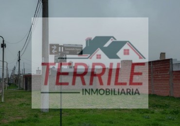 Terreno sobre esquina en Procrear