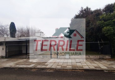 Excelente Casa c pileta sobre Av Pellegrini